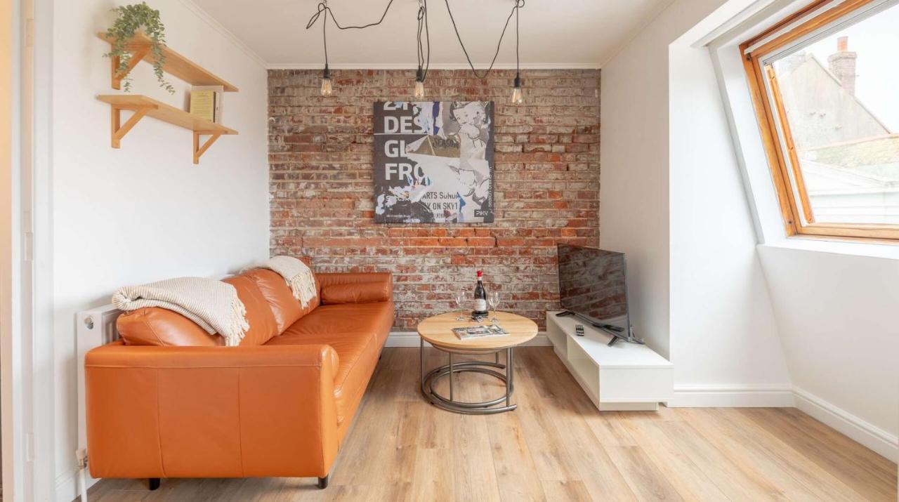 One Bed Top Floor, Brand New, Central Old Town เฮสติงส์ ภายนอก รูปภาพ